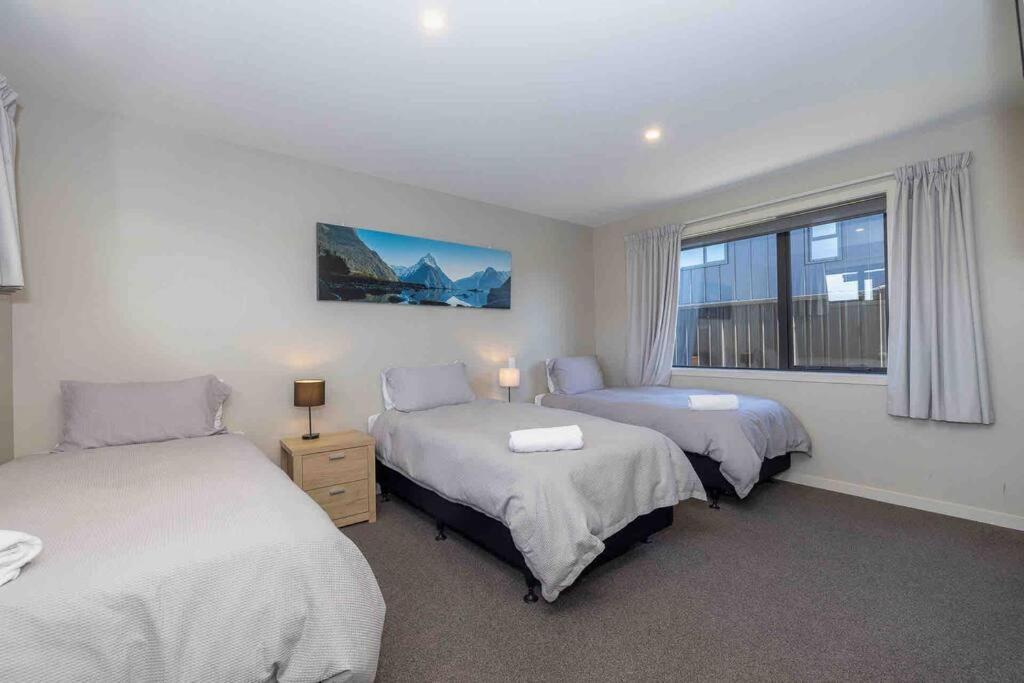 Great Views From New 2 Bedroom Apartment Те-Анау Экстерьер фото